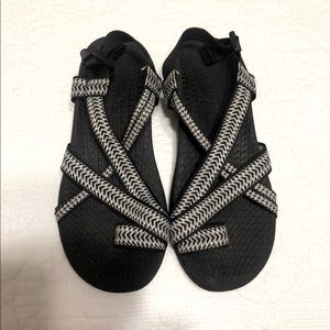 Size 9 Airwalk Sandals